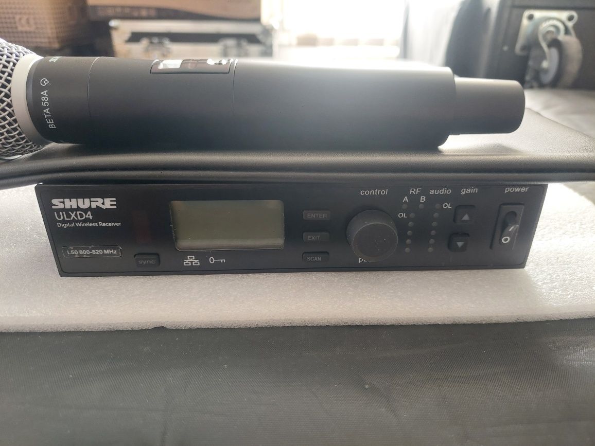 Vand microfon Shure ULXD beta 58, exact ce se vede
