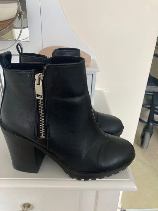 Продавам Черни боти