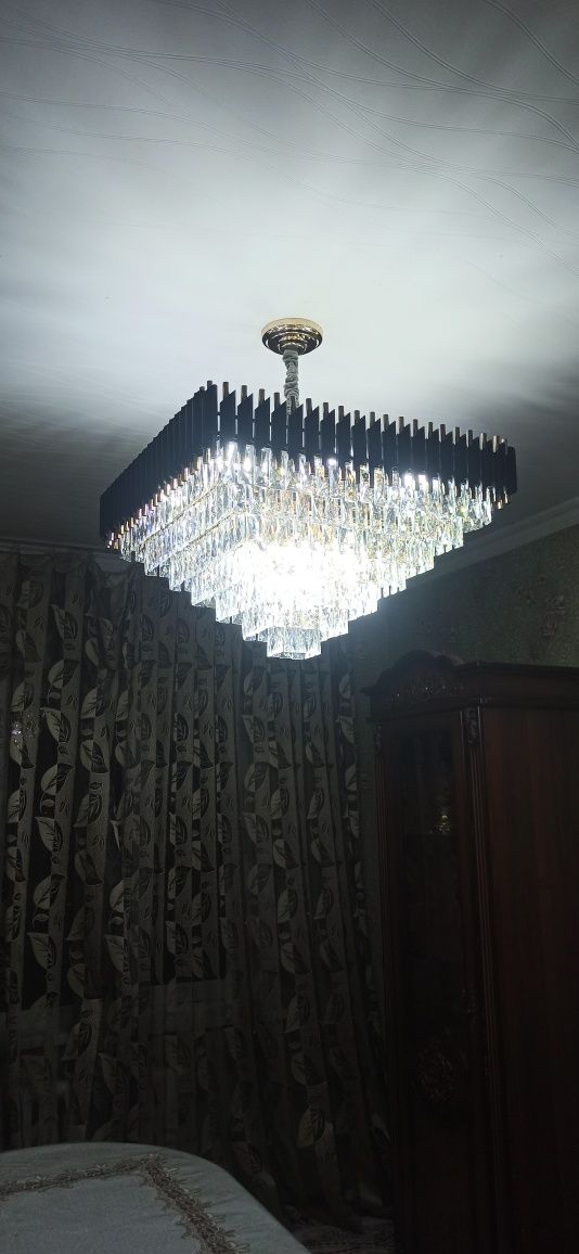 Продам люстра диаметр 90