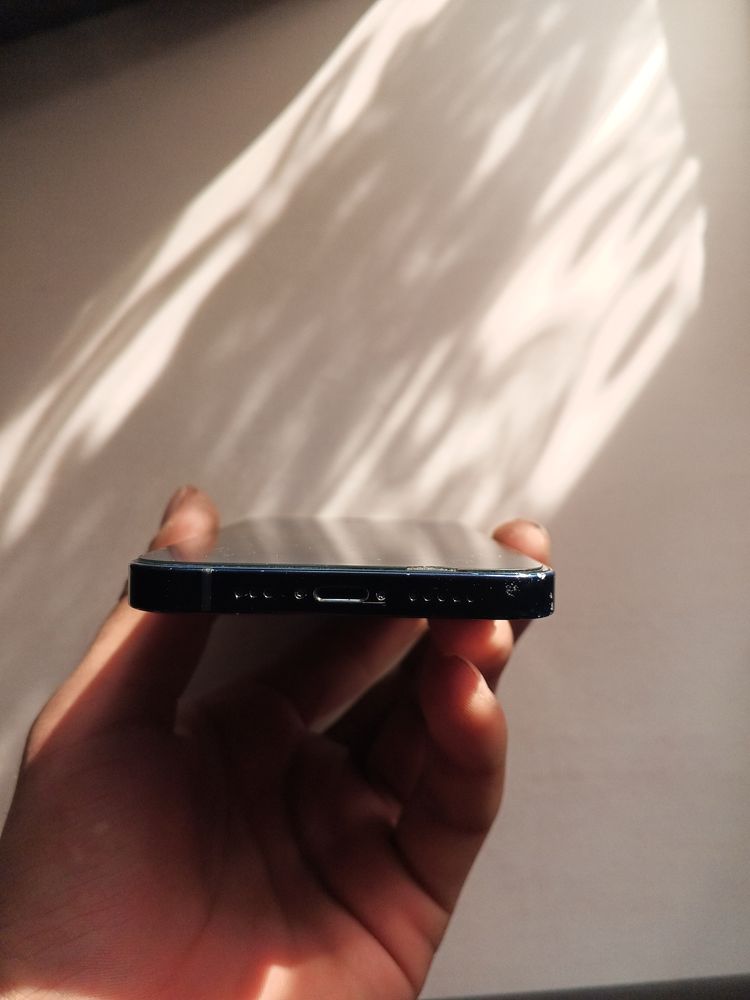 Iphone 12.
