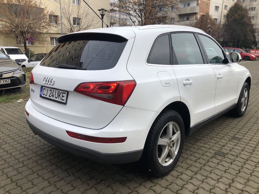 Vand audi Q5  an 2013 transmisie automata.