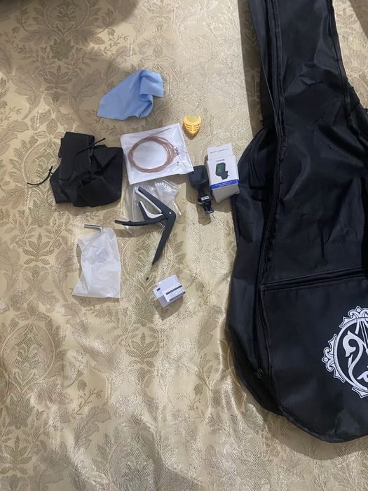 гитара  гарантия нету