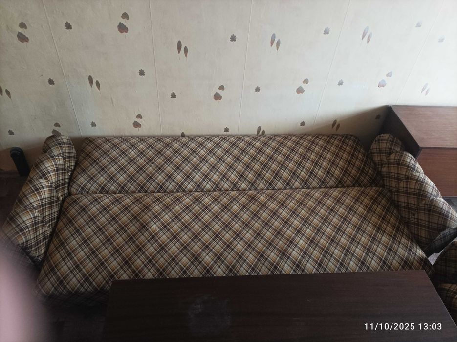 ПРОДАВАМ мека мебел и секция към нея
