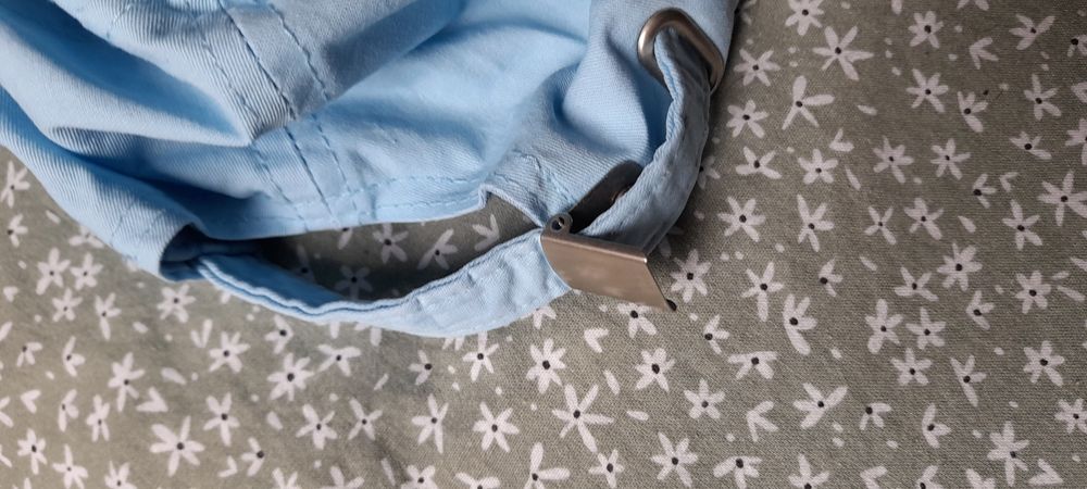 Нова шапка с козирка