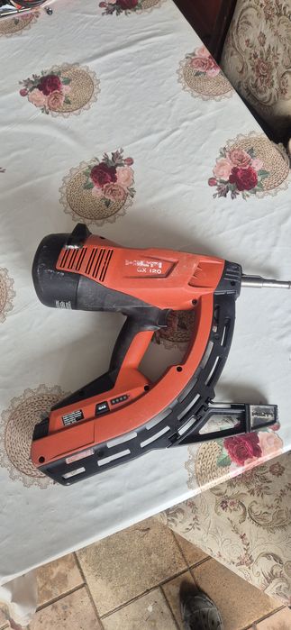 Pistol cuie beton HILTI