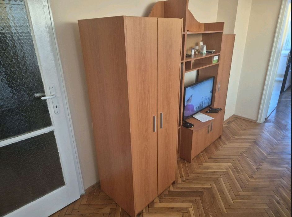 Секция за Хол/Спалня с Два Гардероба и ТВ Шкаф - 225/180/52 см