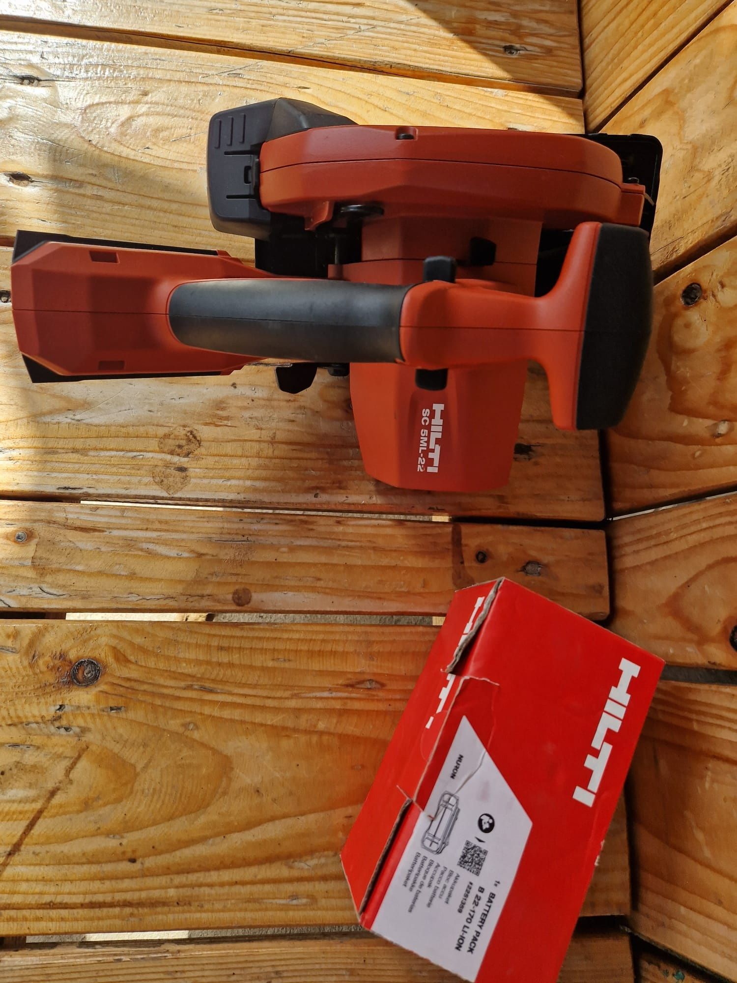 Hilti circular pentru metal pe acumulator Nuron