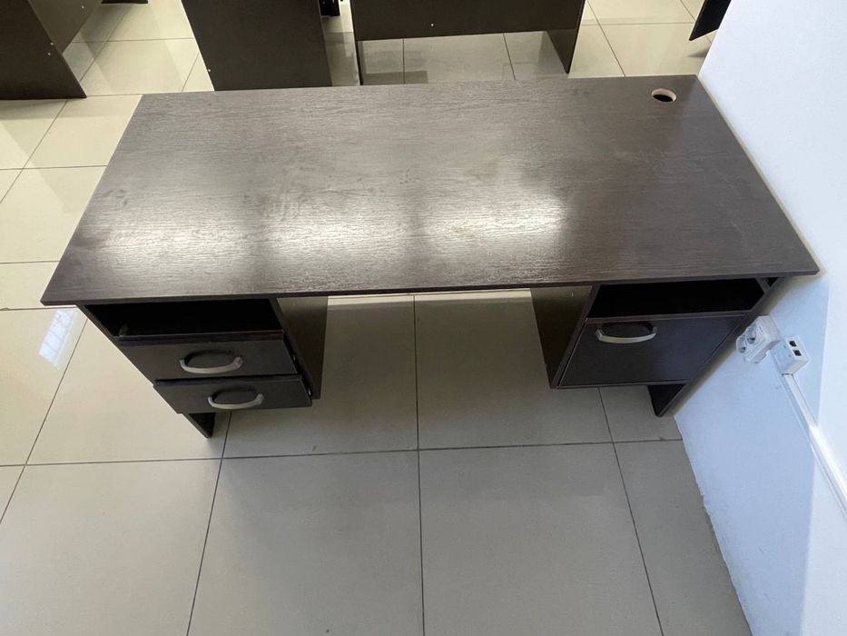 Стол офисный с тумбой