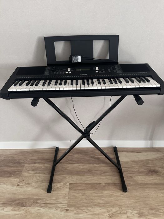 Продам синтезатор в отличном состояни, с подставкой вместе.