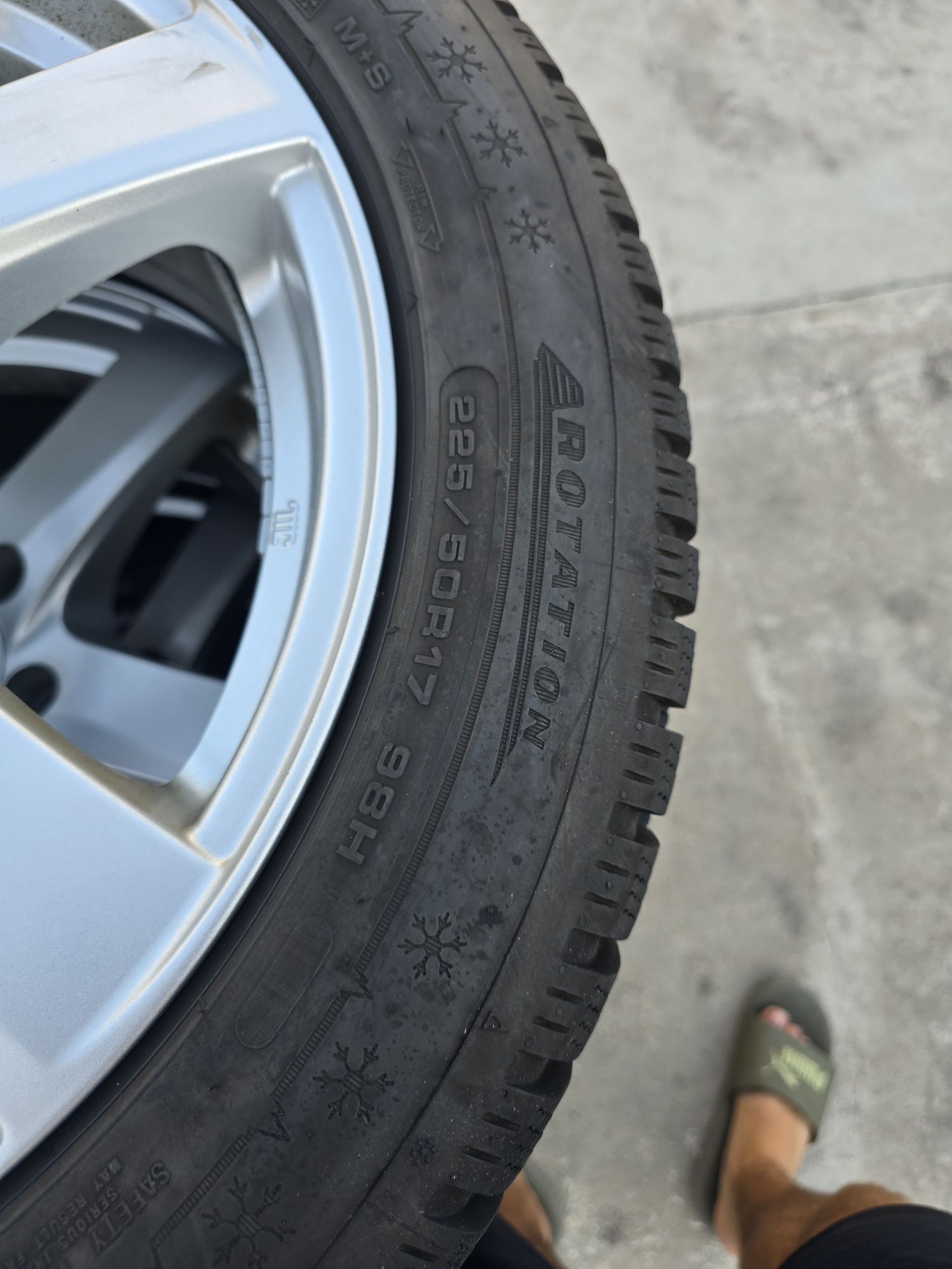 4 Броя 225/50/17 Dunlop 2x8,2mm 2x7,8mm 23dot