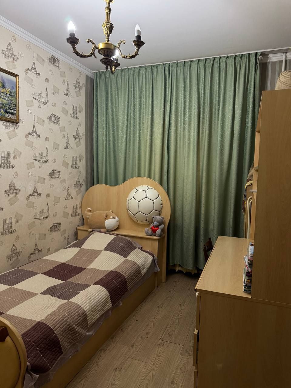 Продаётся 3х- комн квартира. Сергели 2. 3/1/5 балкон 2*6.