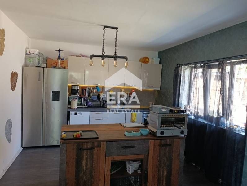 Двуетажна обзаведена къща в село Бенковски област Варна