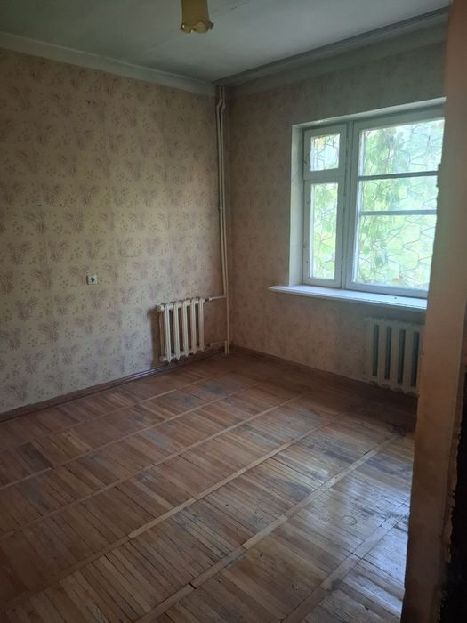 Продаю квартиру Яшнабадский р-он Авиасозлар-1 77-сер 3-ком 1-этаж 4-эт