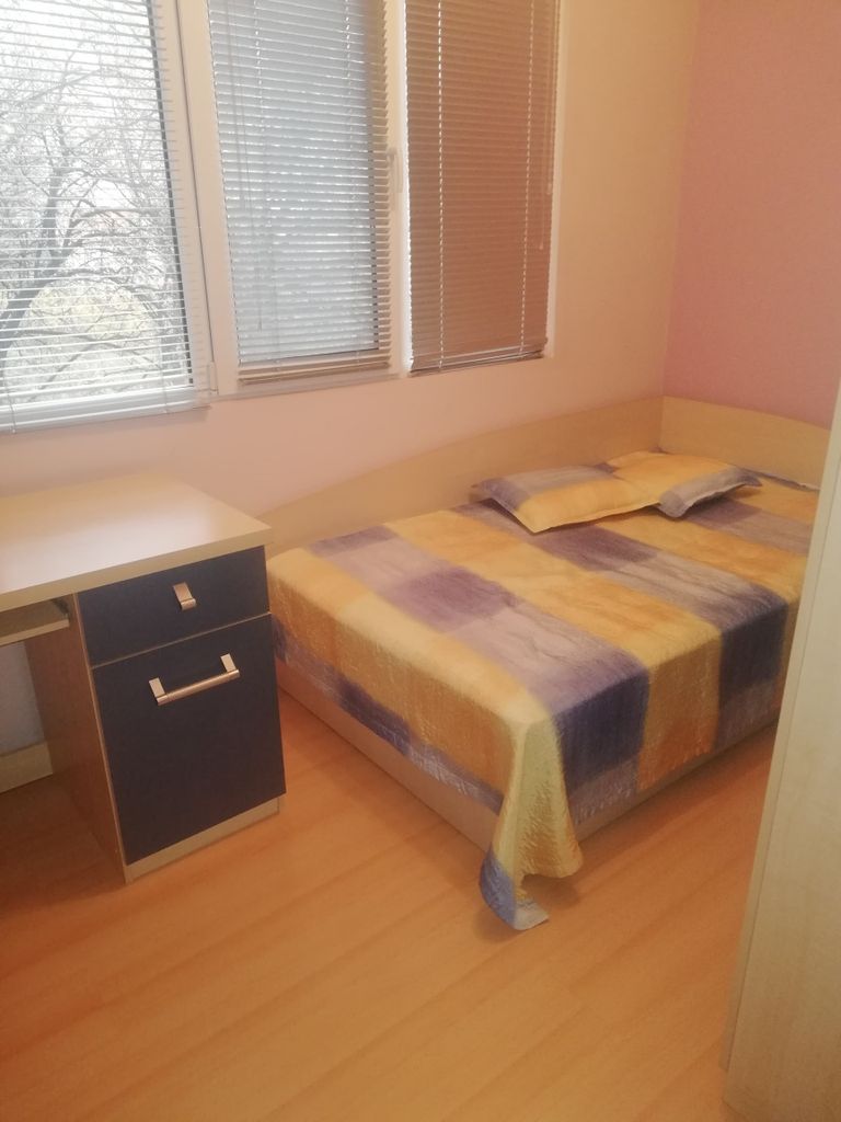 Дава се под наем Тристаен апартамент в Плевен, Сторгозия - 70 кв.м за 306 € - Снимка #9