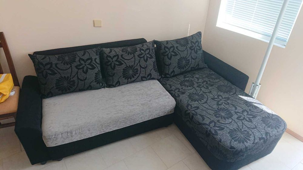 Продавам запазен диван