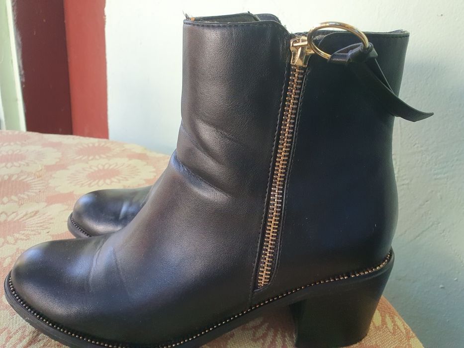 Дамски боти и обувки