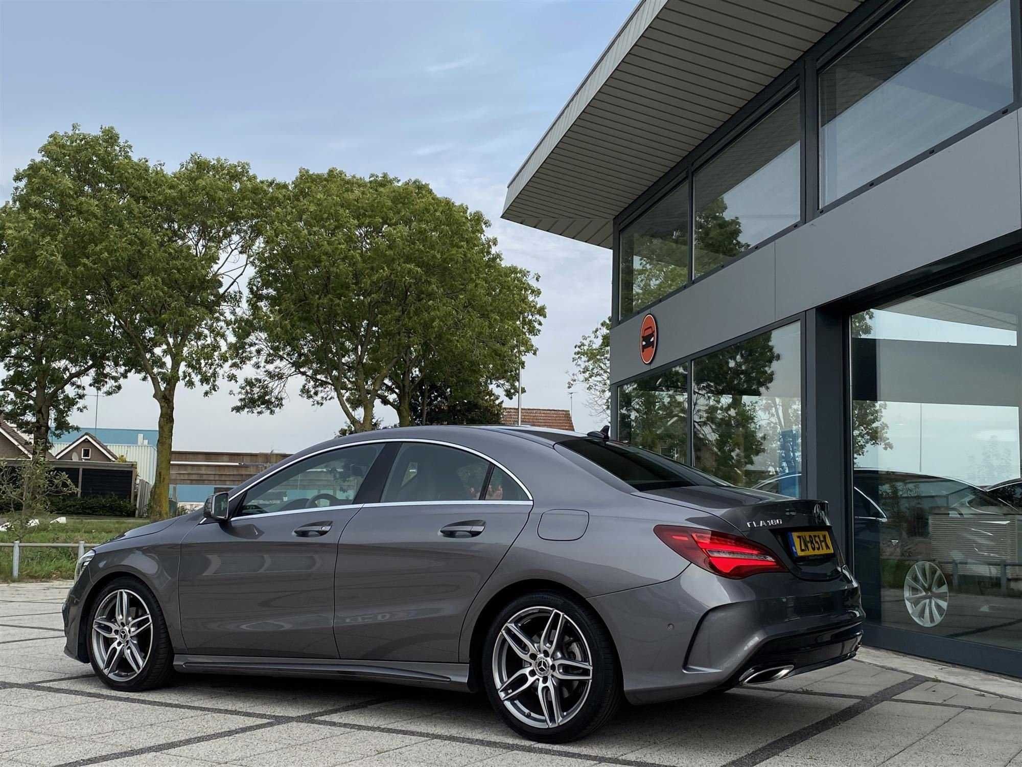 Mercedes-Benz CLA 180 7G-DCT AMG Line