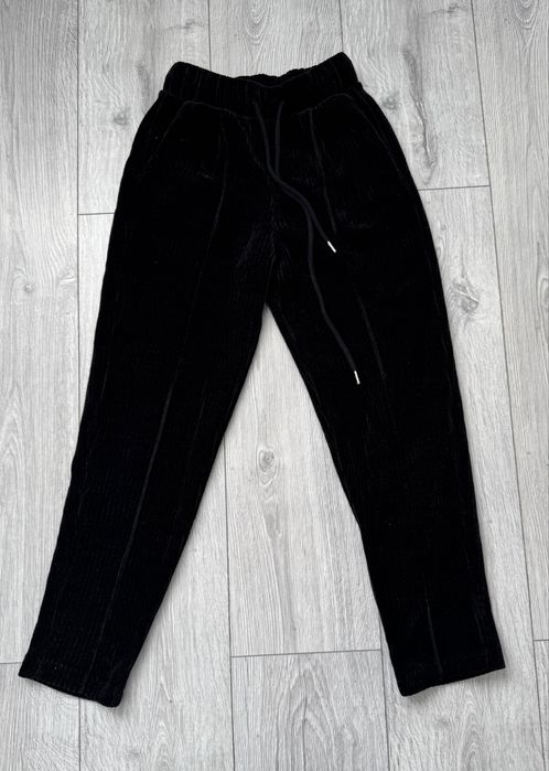 Pantaloni grozi Zara