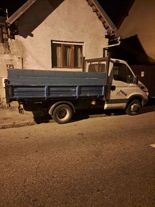 Transport nisip,moloz,pământ negru,etc.