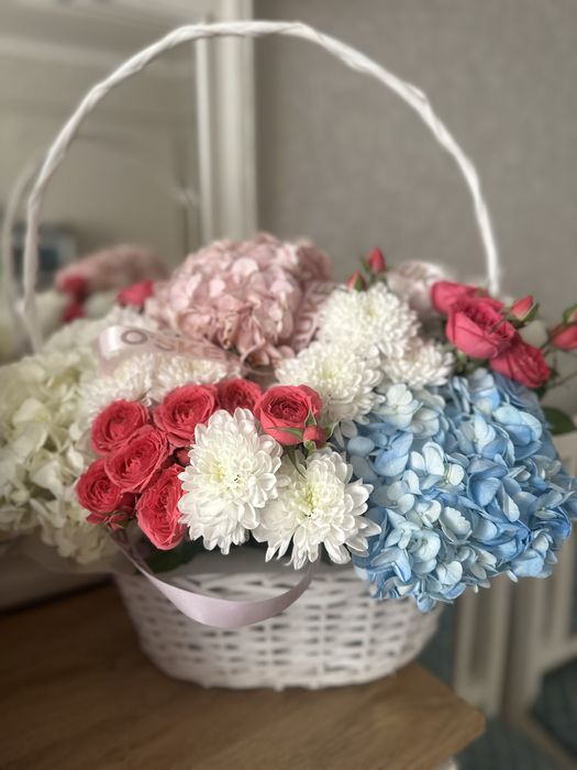 Шикарный букет в корзине