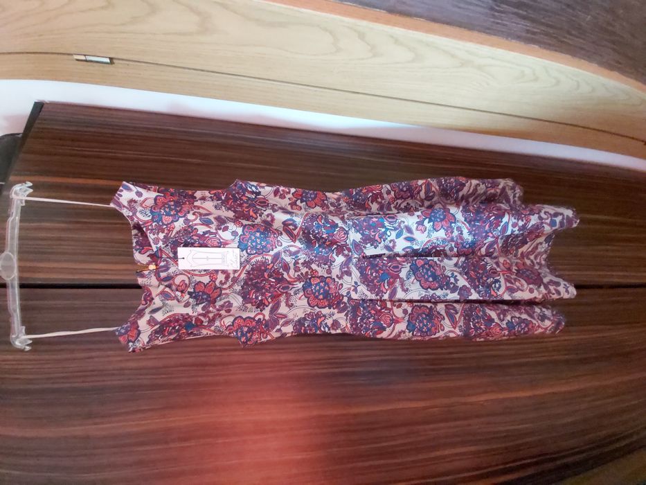 Vand rochie noua, cu eticheta