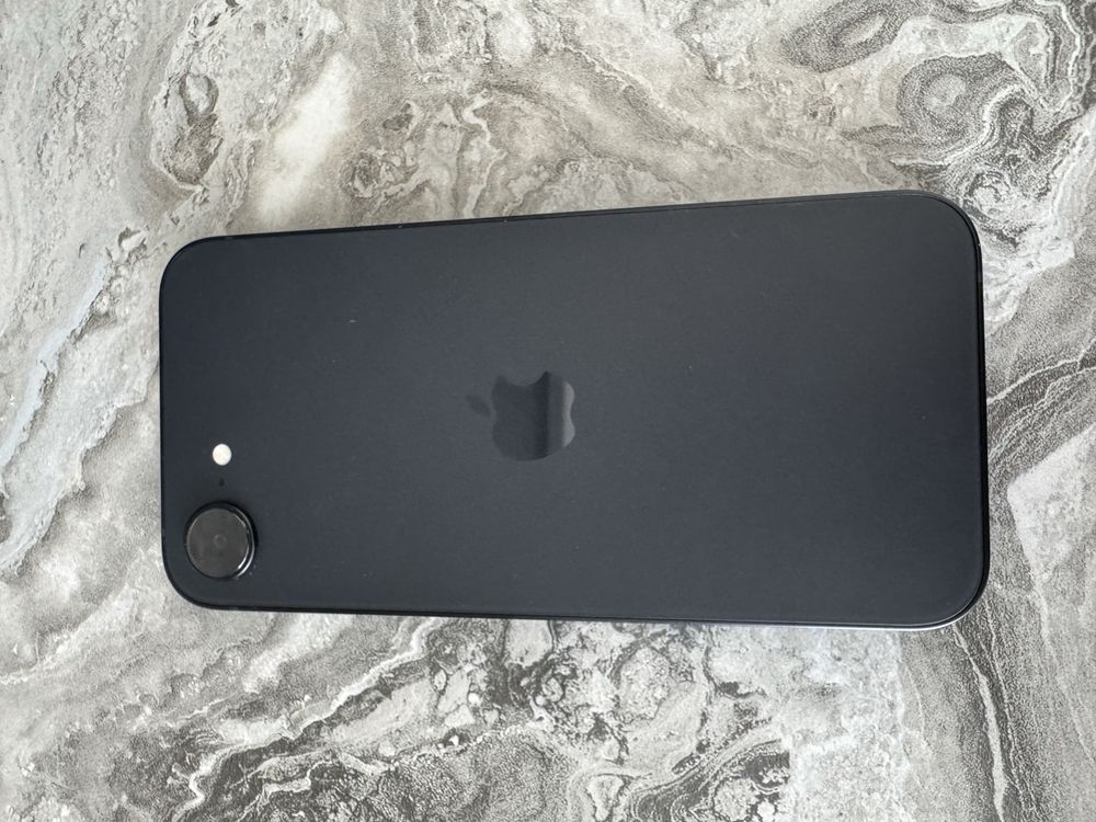 продам Iphone 16e.