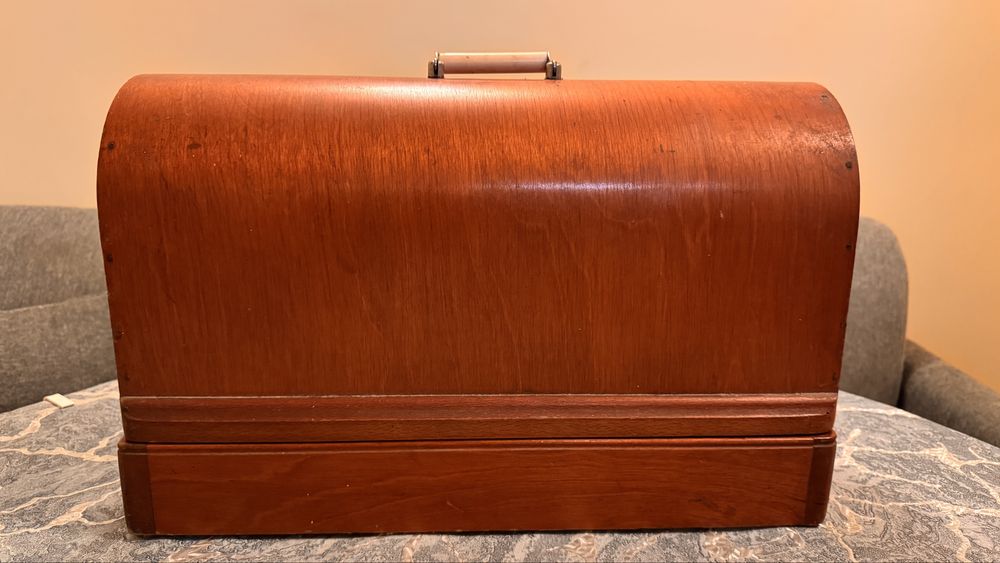 Ретро шевна машина Подольск 1М (ПМЗ им. Калинина) с оригинален капак