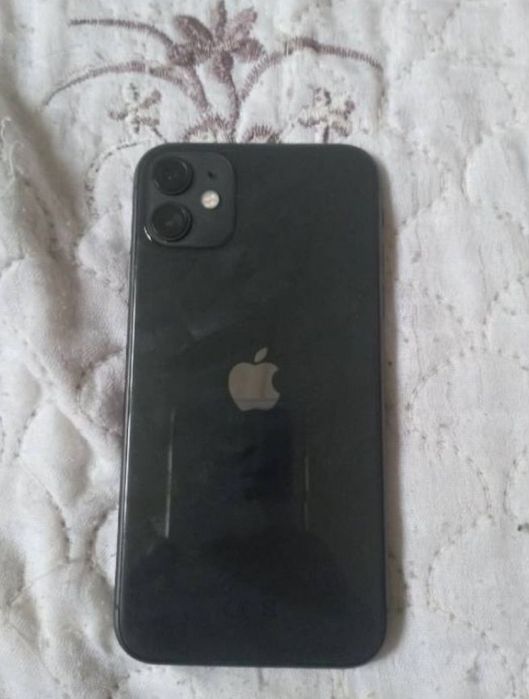 Продам айфон 11 на 64 гб