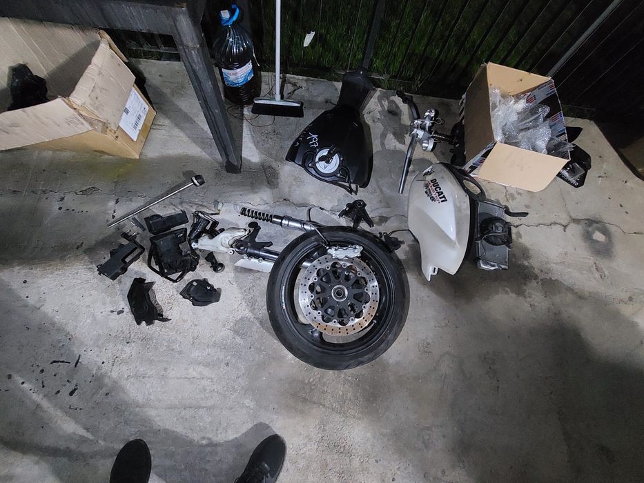 Dezmembrez ducati monster 696 sau 700 motor functional cadru janta cdi