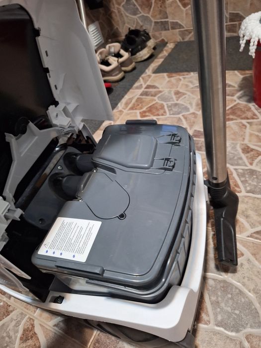 Aspirator cu spalare Bosch BWD421PRO, 2100 W, Filtru Hepa, Perii Turbo