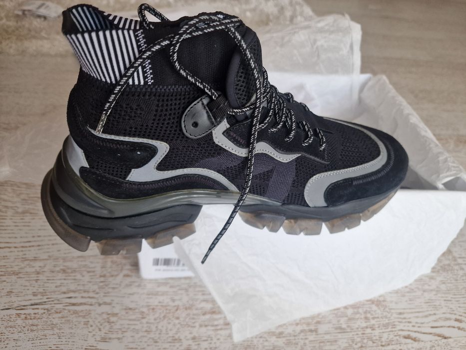 Moncler leave no trace