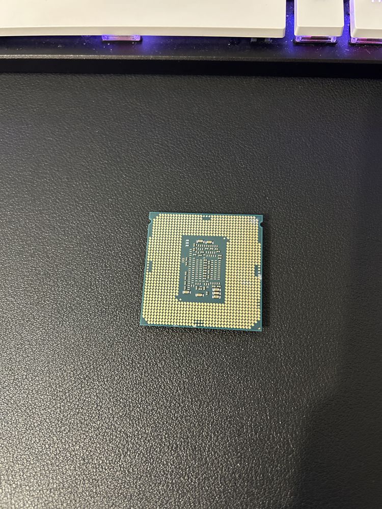 Процессор  intel i3 8100