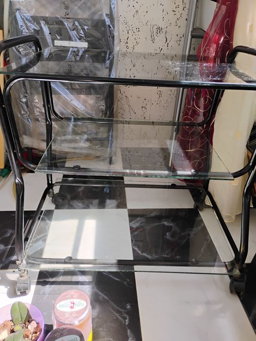 Продавам 3 вида маси холна,крьгла и маса за телевизор