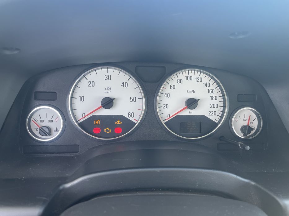 Opel zafira 2.2 DTI metalik