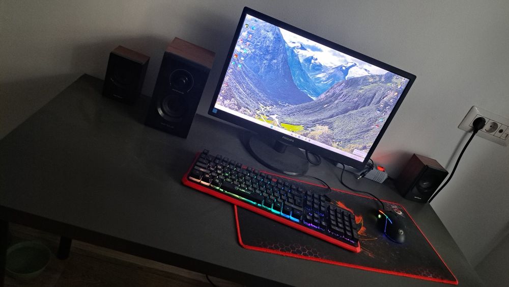 Vând calculator complet  medium gaming