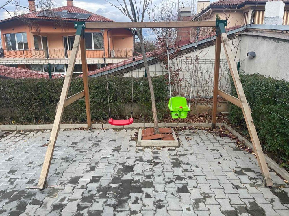 Градинска люлка за малки и големи