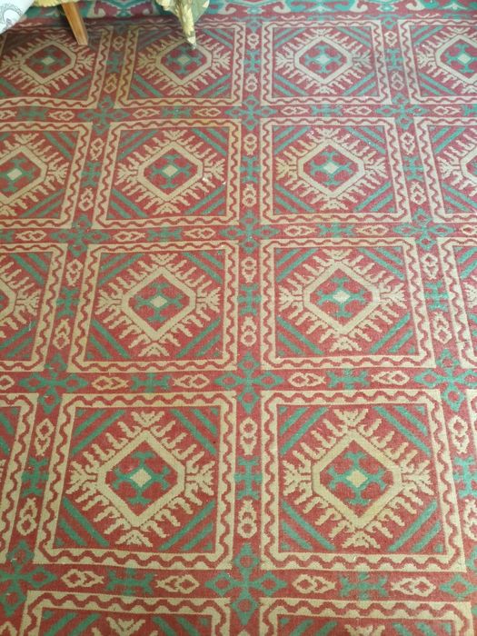 Килим тъкан от вълна!