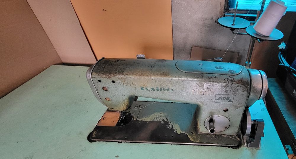 Професионална шевна машина