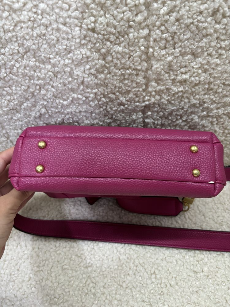 Дамска чантичка Guess