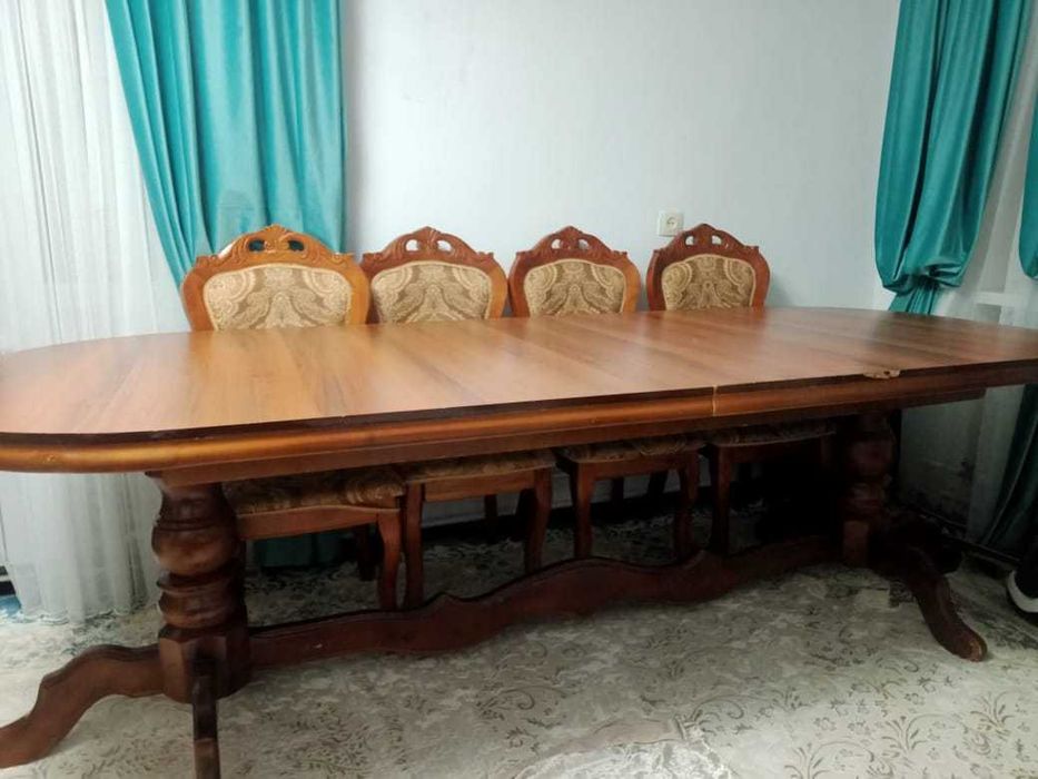 Срочно продам стол для гостей 2,5-3 м, без стулья. Торг