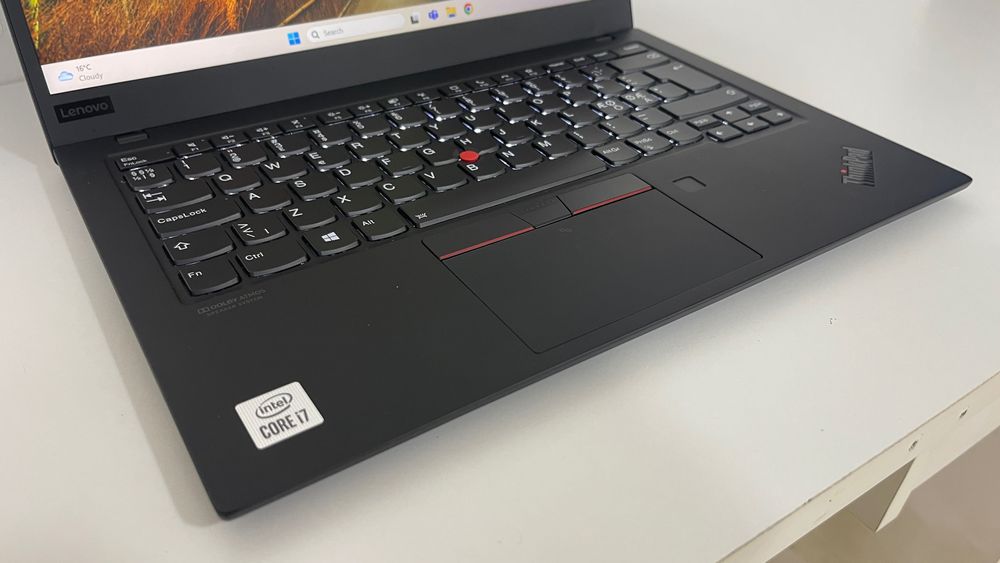Laptop Lenovo ThinkPad X1 Carbon Gen 8 • Intel i7 • 1TB SSD  • CA NOU