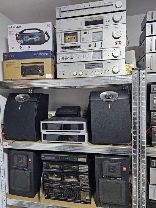 Akai, Technics, Sansui..