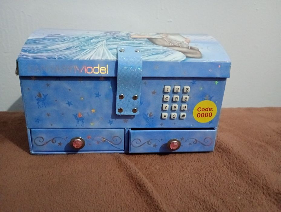 Cutie muzicala(bijuterii) cu cifru și compartimente secrete