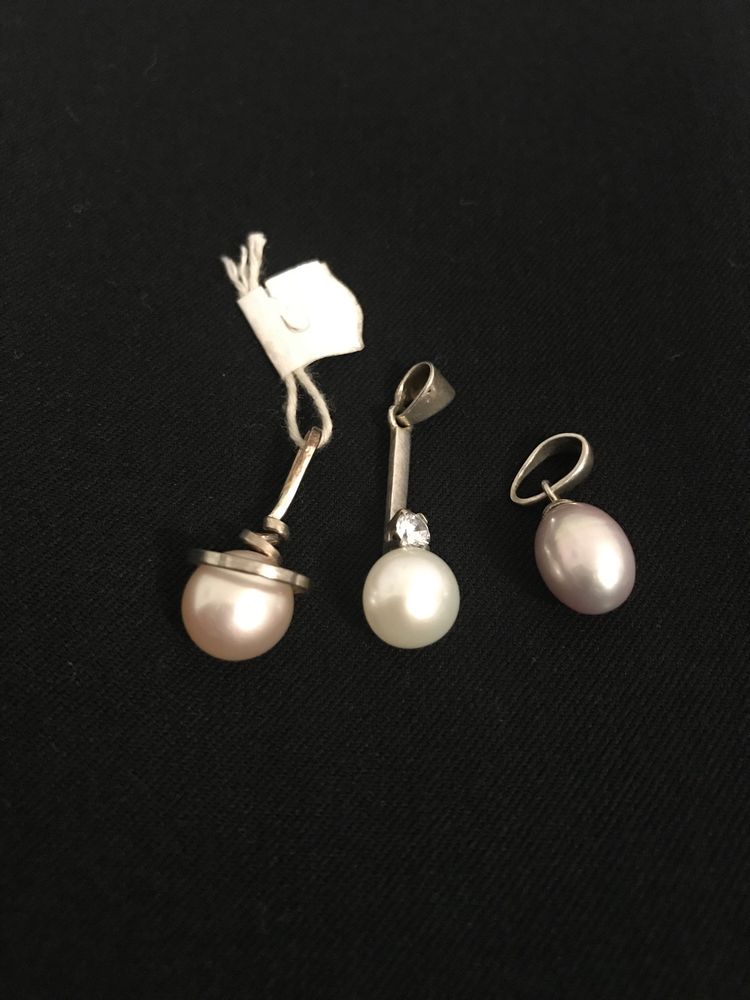 Продавам чисто нови сребърни висулки с бели и розови перли