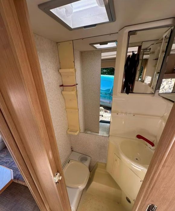 Rulotă Chateau în stare foarte bună.Merită văzută.