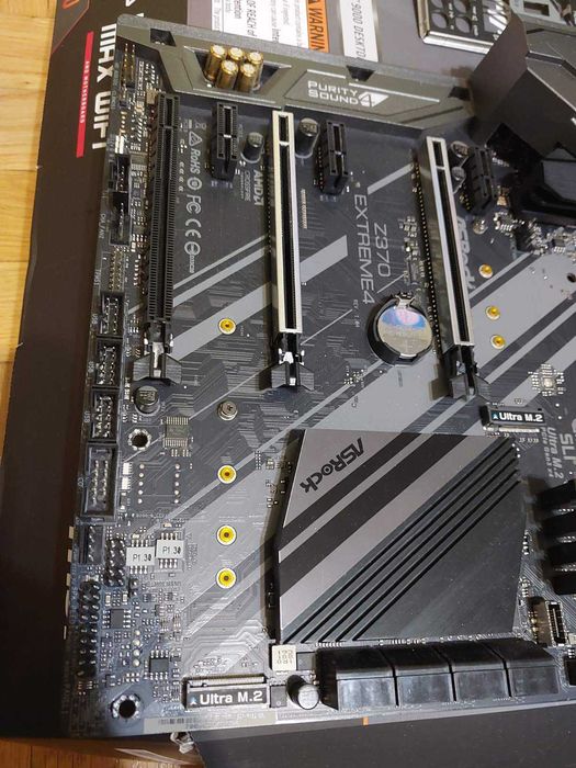 Intel Core i7 9700K + AsRock Z370 Extreme4