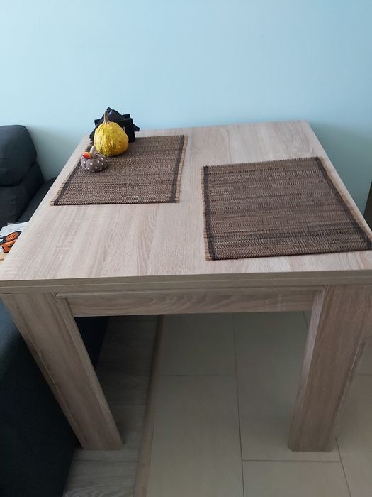 Разтегателна маса за хранене