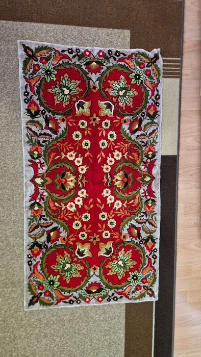 Продавам 3 броя фъкани килими за стена