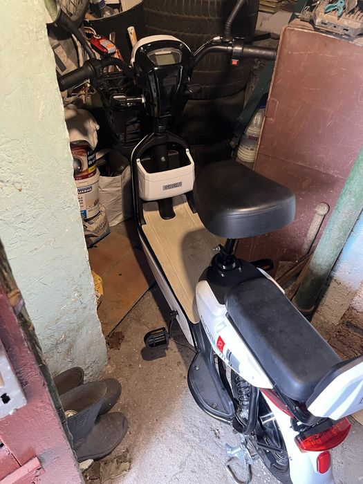 Scuter electric fara permis