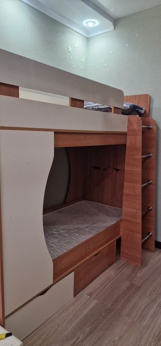 Детская двухярусная кровать